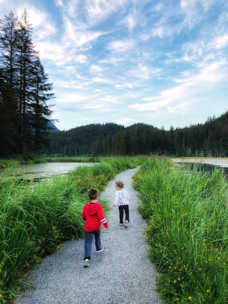 PerfectDayToPlay - safety rules hiking with kids your children - no running