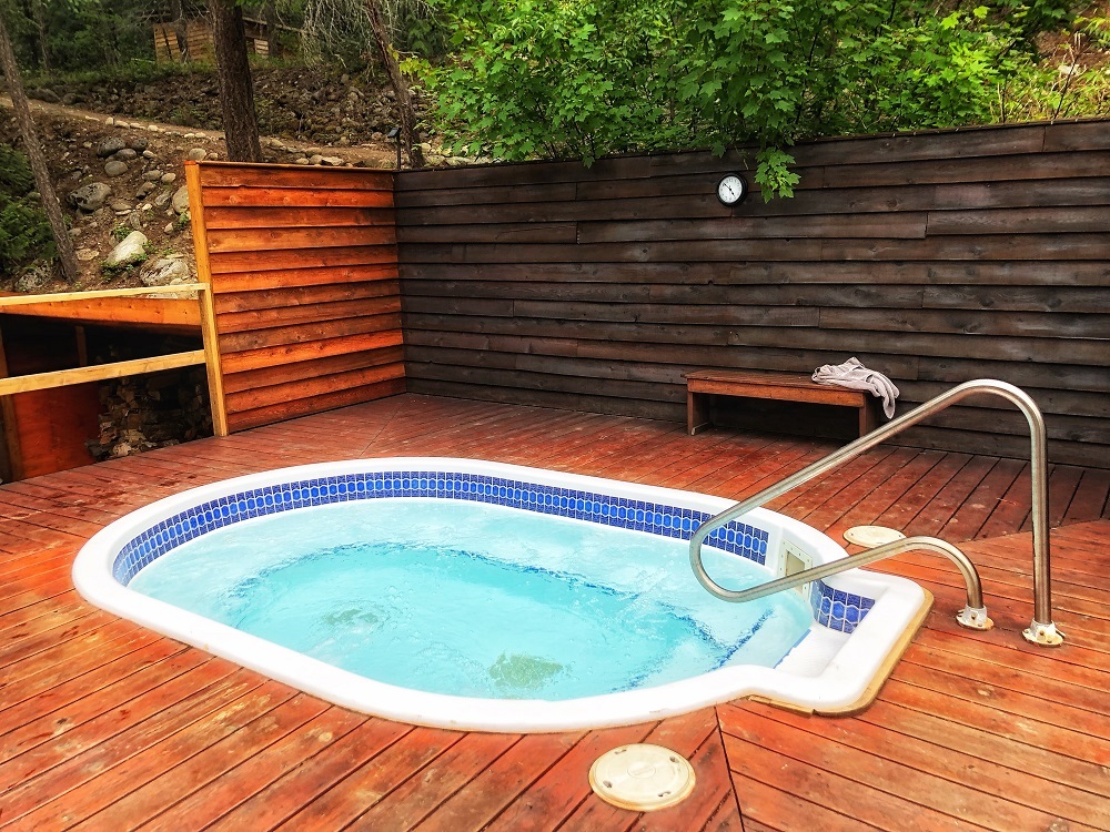 PerfectDayToPlay - REO Rafting Resort outdoor hot tub