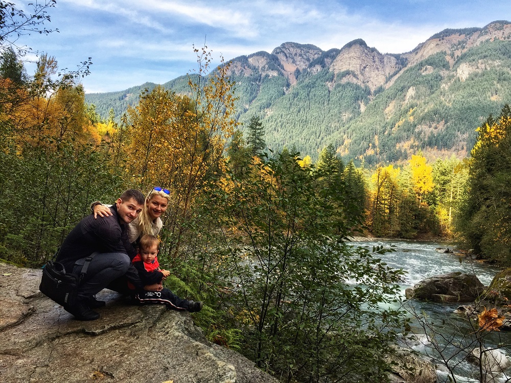 Vancouver fall hikes - Othello Tunnels view of the mountain family on a rock