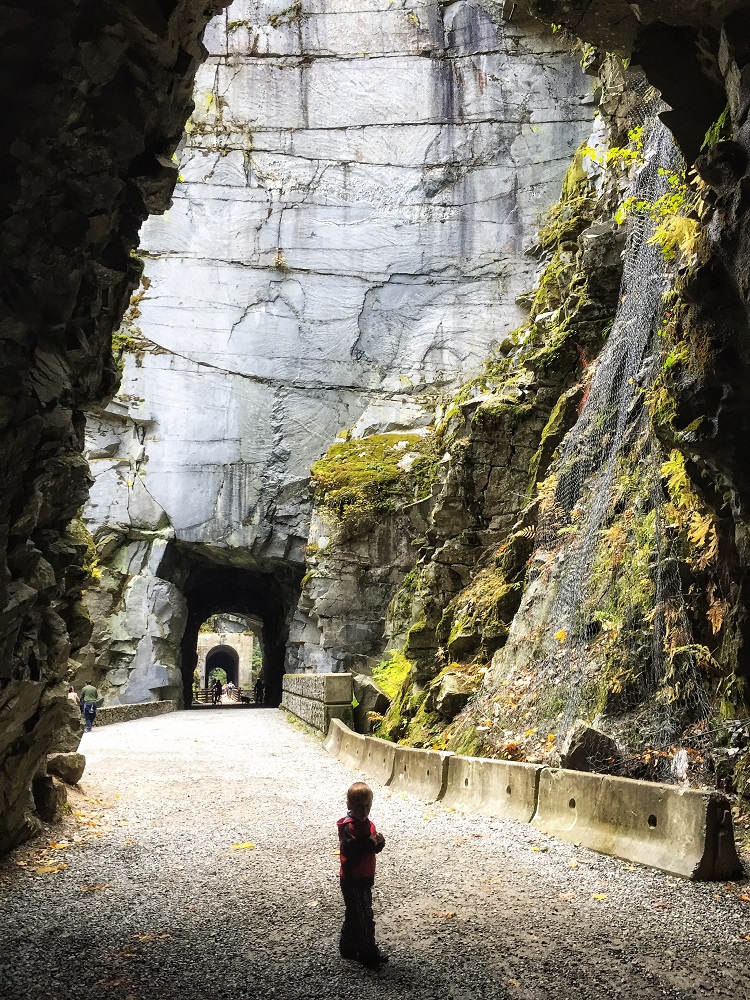 Othello tunnels and a child