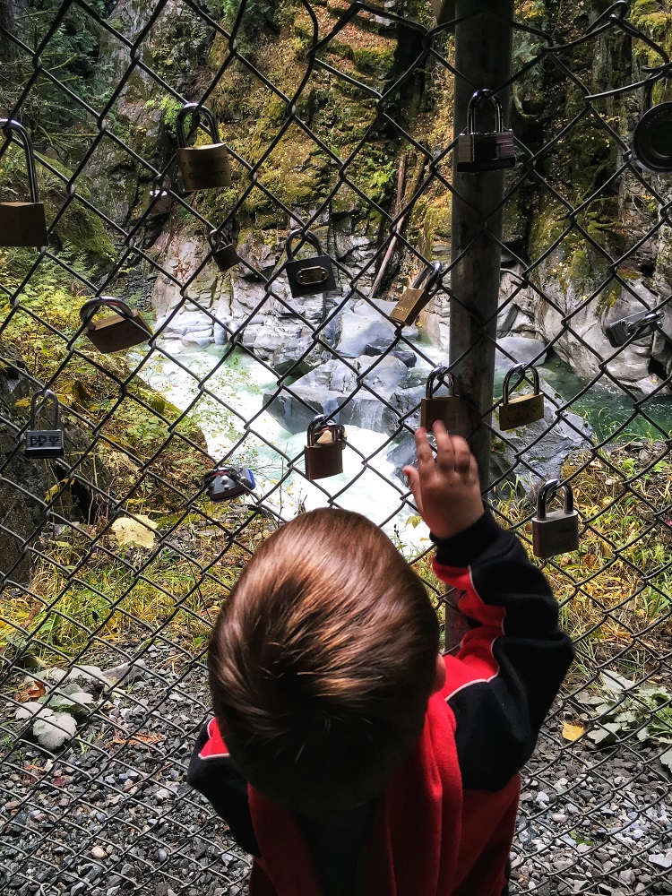 child plays with locks at Othello tunnels and Canyon river bridge