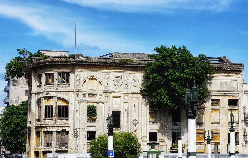 Spanish colonial building in ruins in Havana