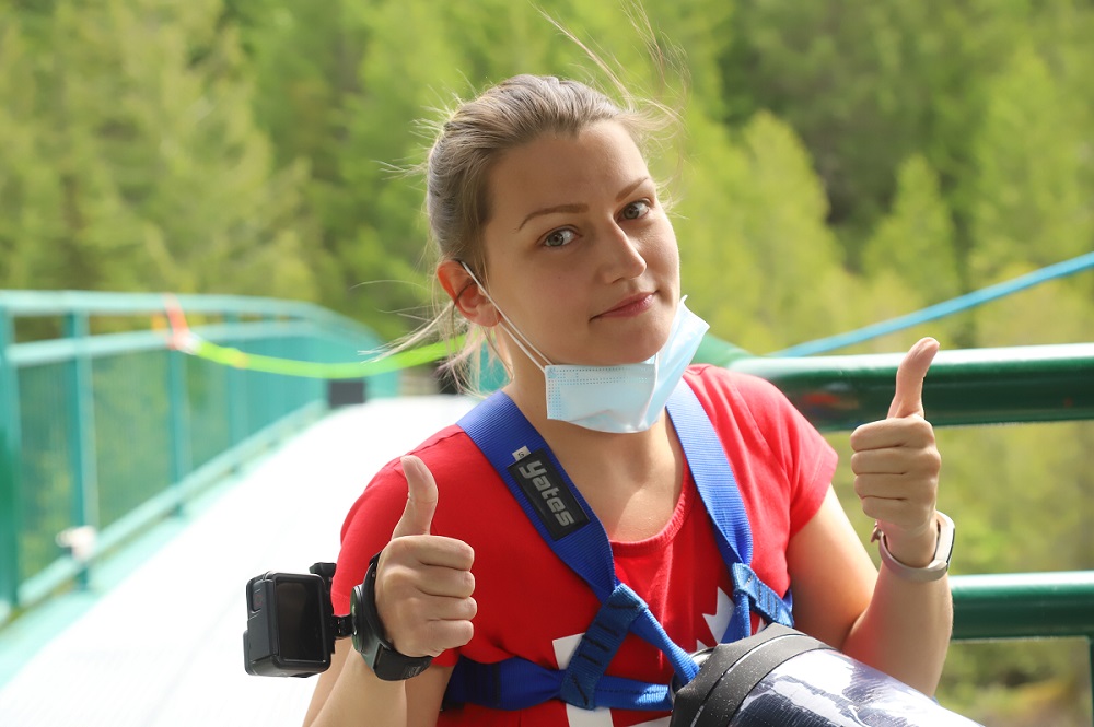 Alexandra giving thumbs up before bungee jumping