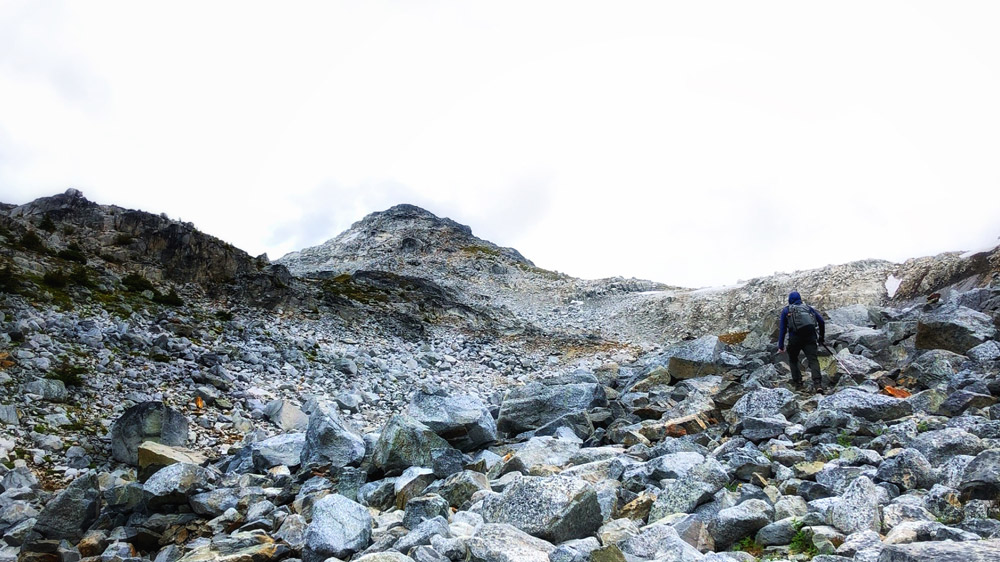 Mount Rohr Summit - hiking trail through boulder fields