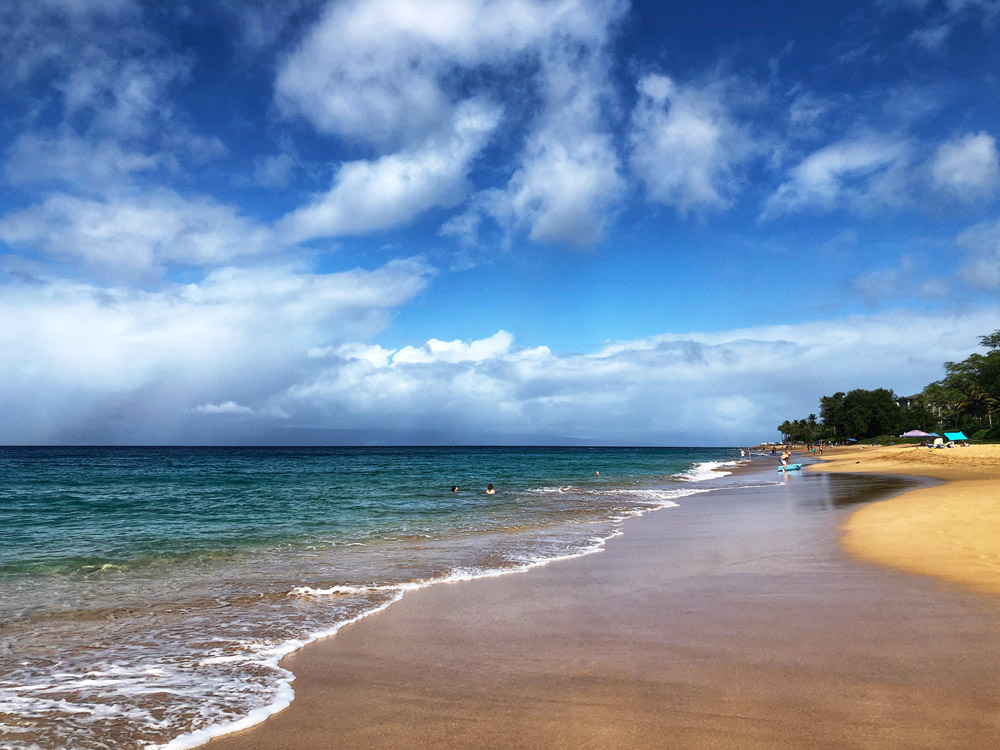 kaanapali beach near aston maui kaanapali villas resort - empty due to covid in Hawaii restrictions