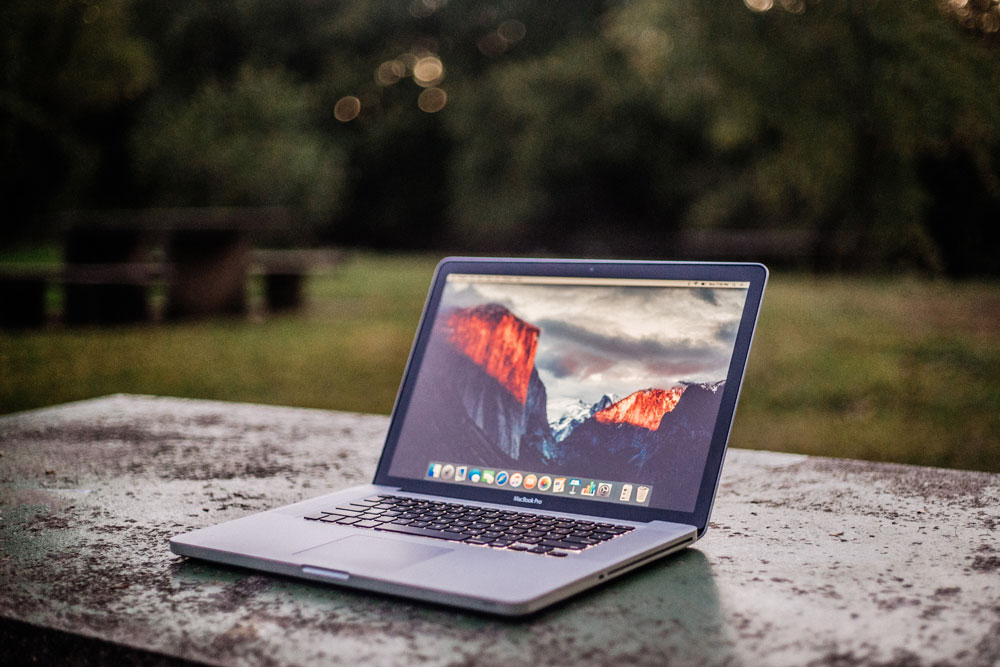 free stock photos - travel blogger laptop for working outdoors