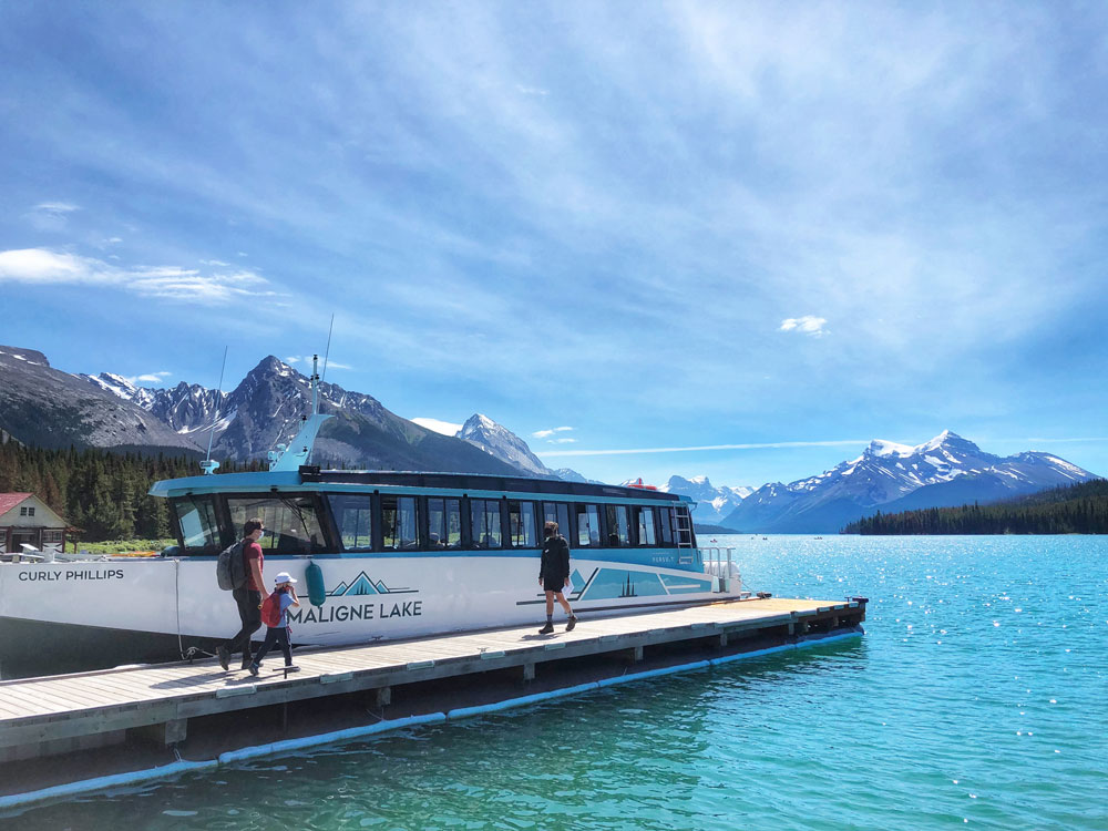 maligne lake tour with cruise