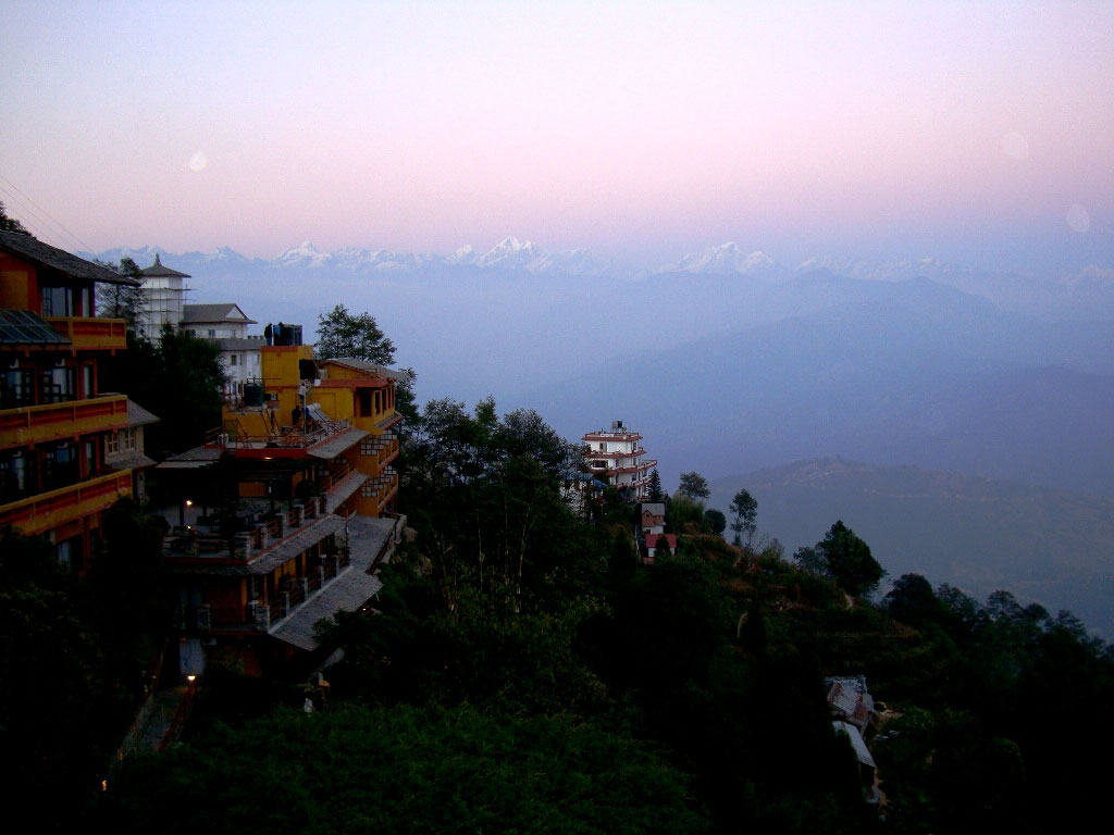 Nagarkot, Nepal: Hotel Country Villa just before the sunrise