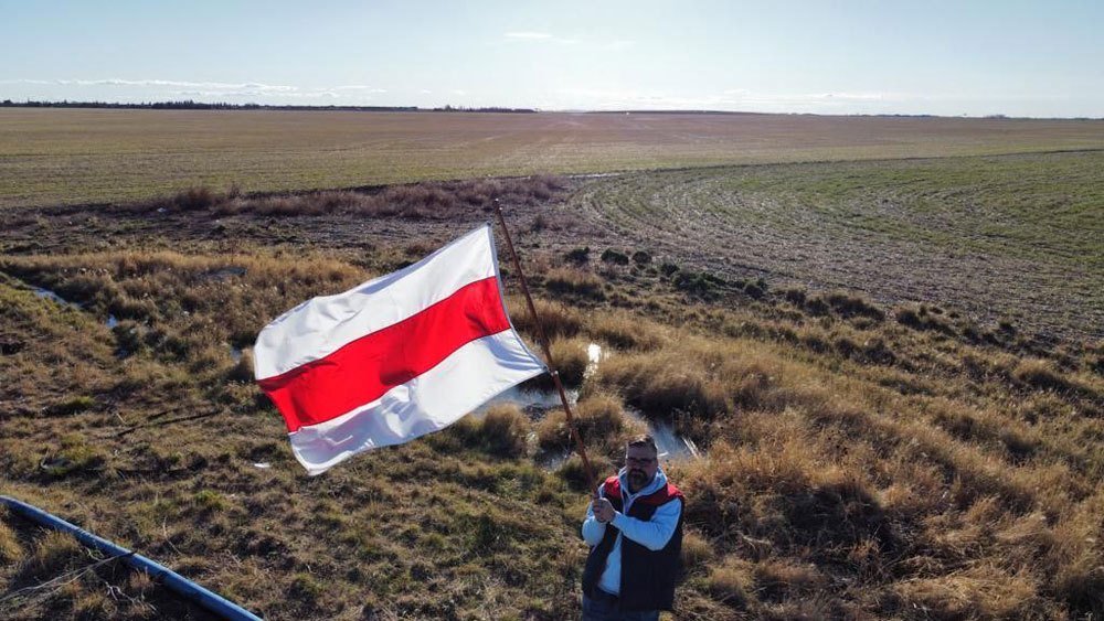 Saskatchewan borderless fields and Belarus white-red-white Flag