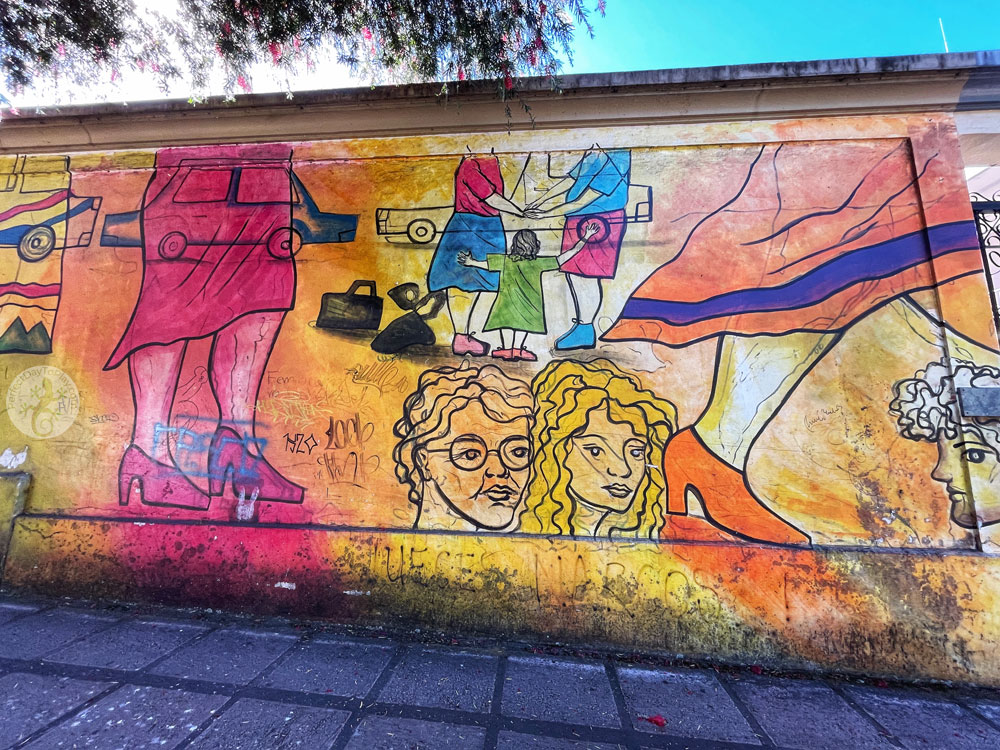 Graffiti Street Art Murals Urban San José Costa Rica City of Colour - heels and skirts