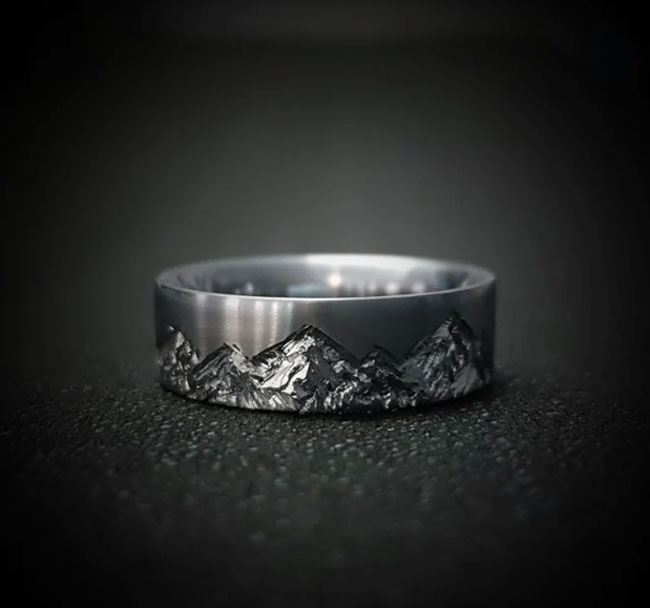 FOR HIM: outdoors nature gift ideas for men - jewellery - ring with mountains dark - product